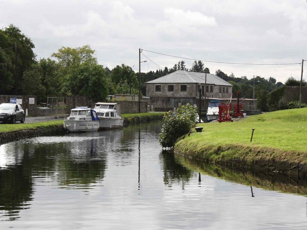 Shannon Breeze B&B Killaloe Exterior photo